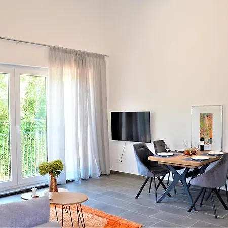 Papillon I Dolce Tar-Vabriga