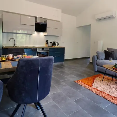 Papillon I Dolce * Tar-Vabriga